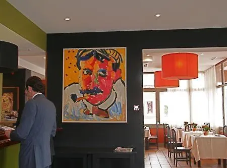 La Del Rancho Hotel *